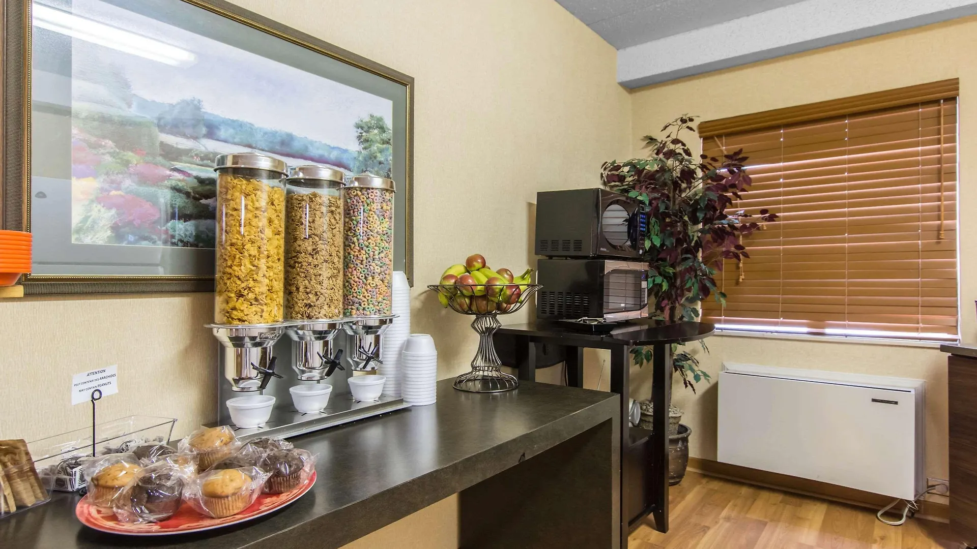 *** Hotel Econo Lodge Airport Quebec Canada